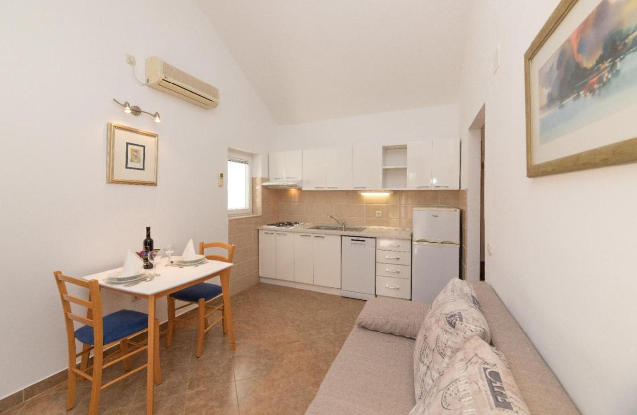 Apartments Jelena Supetar - Four Apartments - A Small House With A Private Yard - Two-Room Apartment With A Sea View - Studio Apartment - Two-Room Apartment With Garden View- Free Parking Экстерьер фото