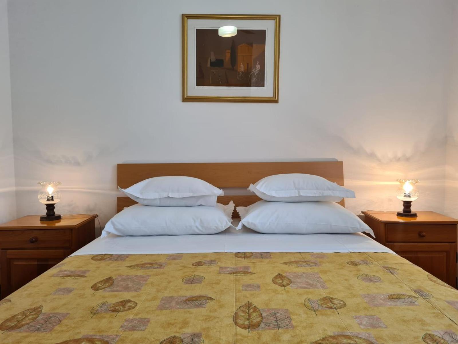 Apartments Jelena Supetar - Four Apartments - A Small House With A Private Yard - Two-Room Apartment With A Sea View - Studio Apartment - Two-Room Apartment With Garden View- Free Parking Экстерьер фото