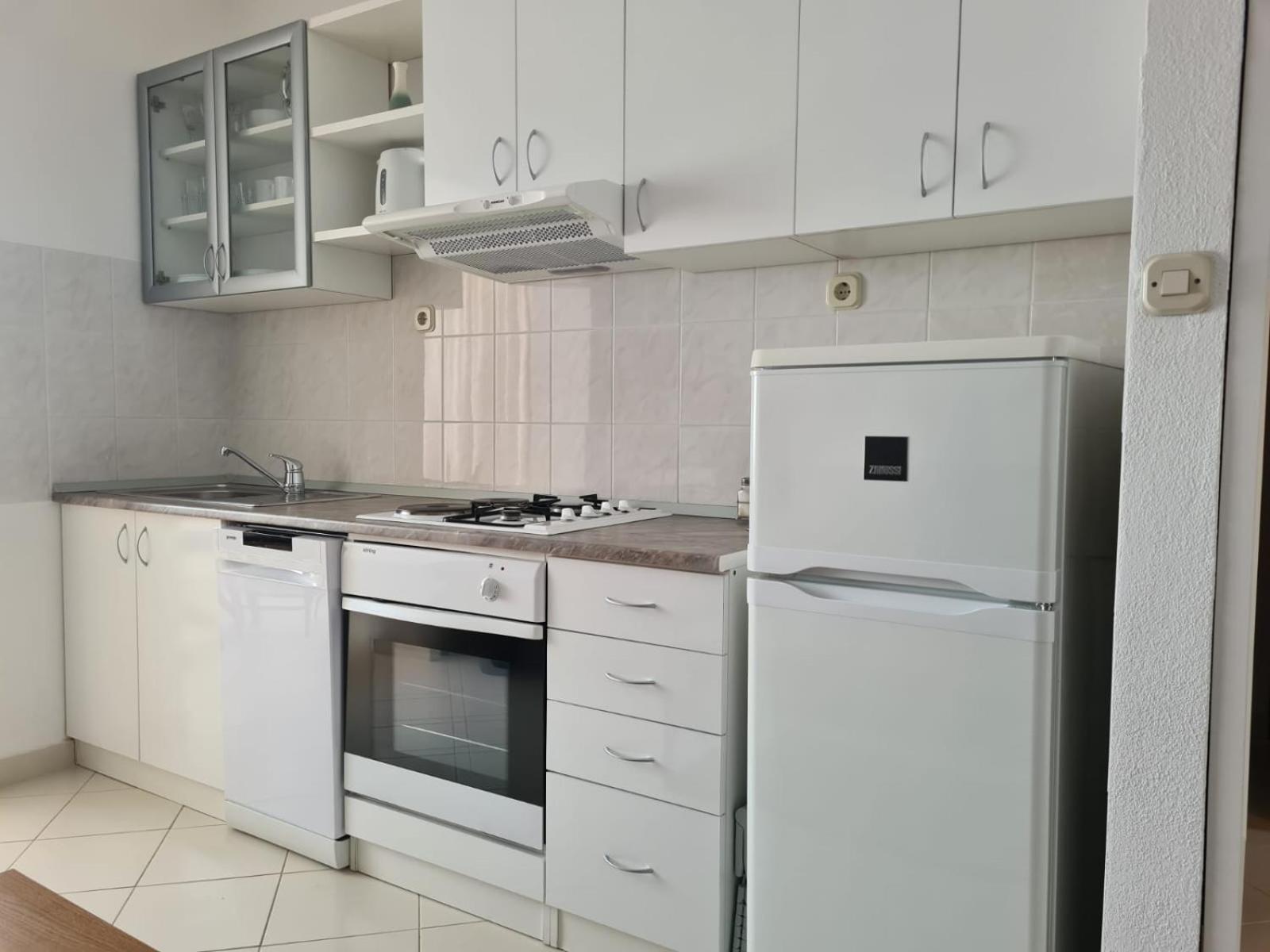 Apartments Jelena Supetar - Four Apartments - A Small House With A Private Yard - Two-Room Apartment With A Sea View - Studio Apartment - Two-Room Apartment With Garden View- Free Parking Экстерьер фото