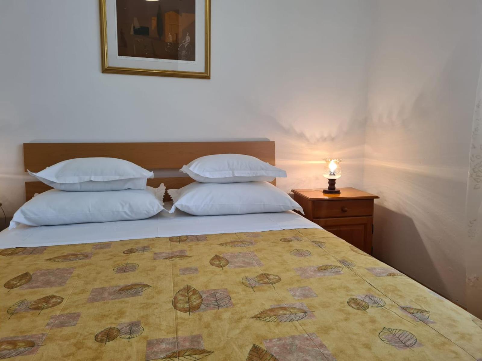 Apartments Jelena Supetar - Four Apartments - A Small House With A Private Yard - Two-Room Apartment With A Sea View - Studio Apartment - Two-Room Apartment With Garden View- Free Parking Экстерьер фото