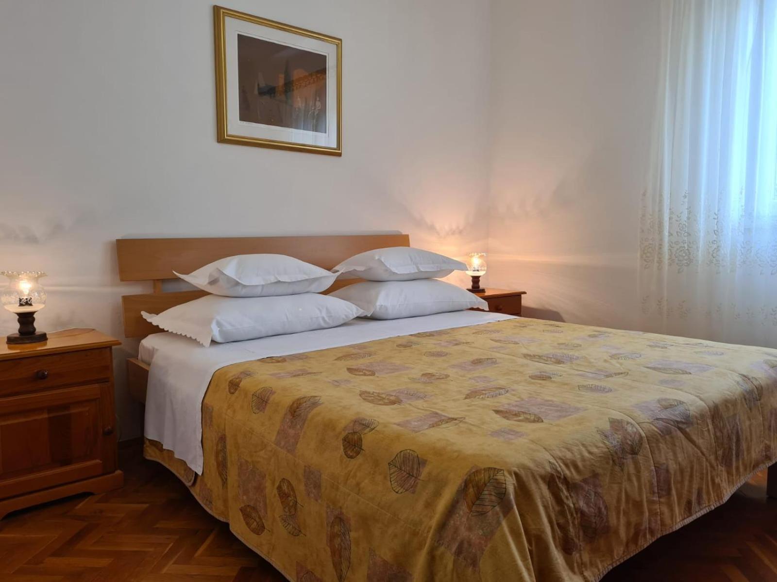 Apartments Jelena Supetar - Four Apartments - A Small House With A Private Yard - Two-Room Apartment With A Sea View - Studio Apartment - Two-Room Apartment With Garden View- Free Parking Экстерьер фото