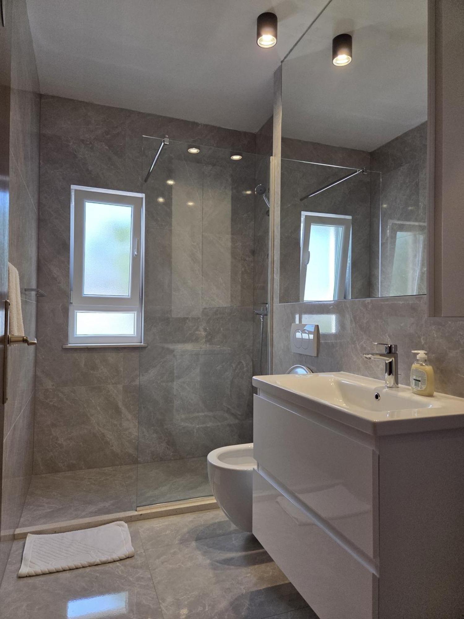 Apartments Jelena Supetar - Four Apartments - A Small House With A Private Yard - Two-Room Apartment With A Sea View - Studio Apartment - Two-Room Apartment With Garden View- Free Parking Экстерьер фото