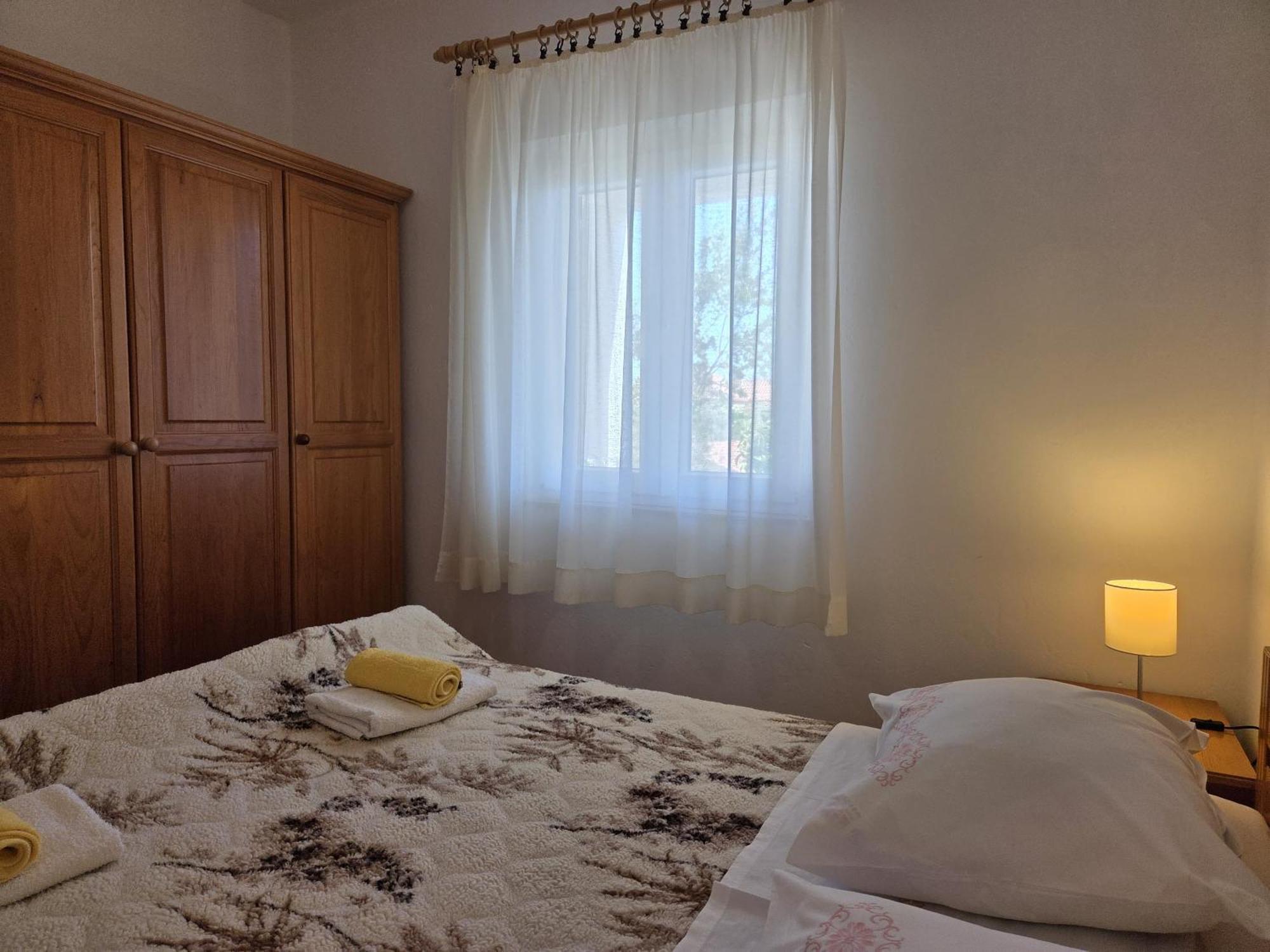Apartments Jelena Supetar - Four Apartments - A Small House With A Private Yard - Two-Room Apartment With A Sea View - Studio Apartment - Two-Room Apartment With Garden View- Free Parking Экстерьер фото