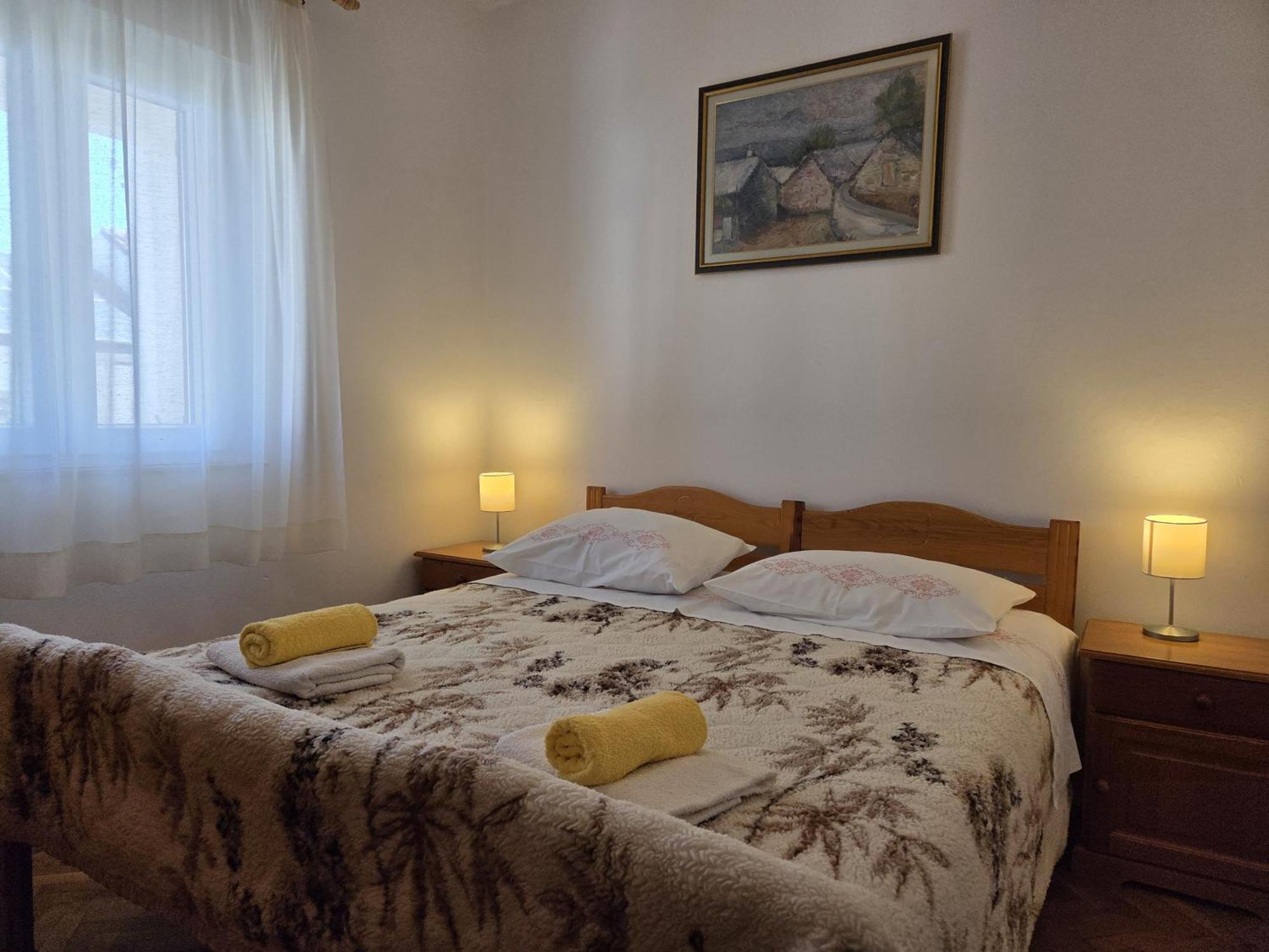 Apartments Jelena Supetar - Four Apartments - A Small House With A Private Yard - Two-Room Apartment With A Sea View - Studio Apartment - Two-Room Apartment With Garden View- Free Parking Экстерьер фото