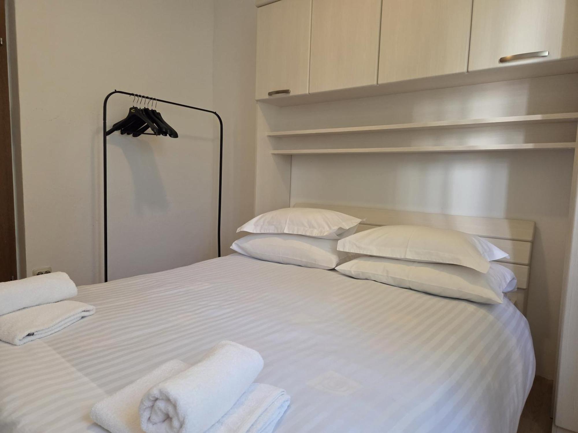 Apartments Jelena Supetar - Four Apartments - A Small House With A Private Yard - Two-Room Apartment With A Sea View - Studio Apartment - Two-Room Apartment With Garden View- Free Parking Экстерьер фото